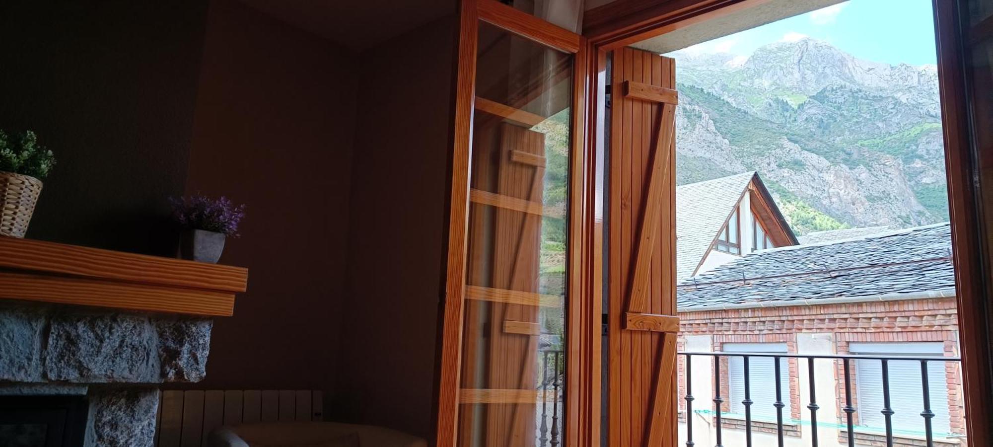 Apartamento El Refugio De Sara Benasque Exterior foto